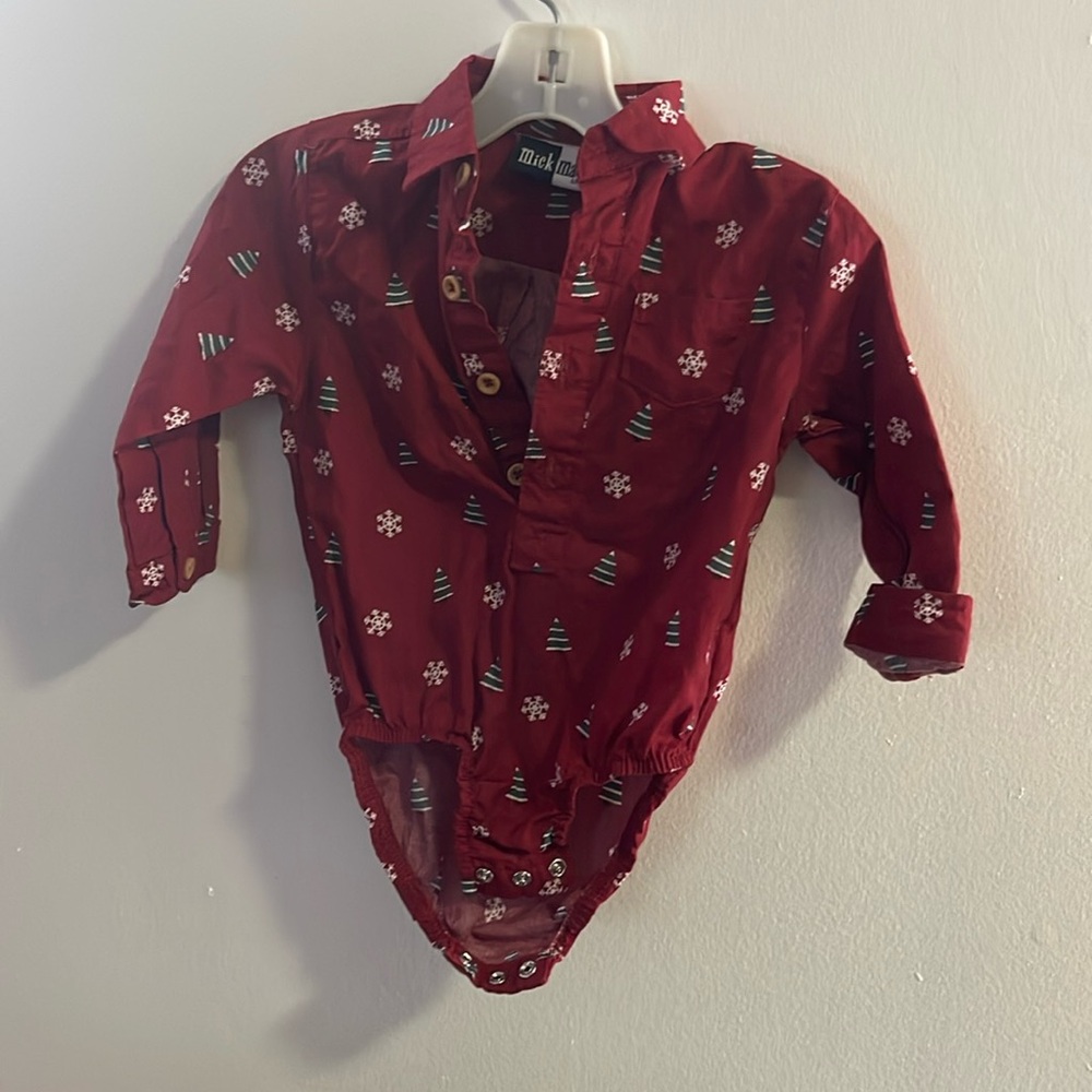 Mick mack 6/9 months 
Baby nice holiday shirt boy